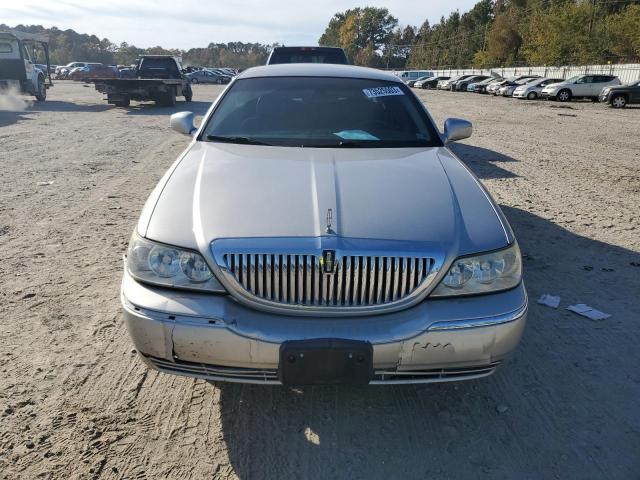 1LNHM81W93Y700223 - 2003 LINCOLN TOWN CAR EXECUTIVE SILVER photo 5