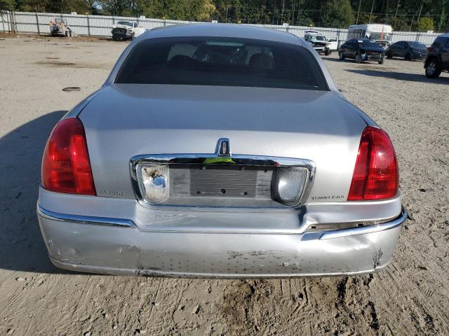 1LNHM81W93Y700223 - 2003 LINCOLN TOWN CAR EXECUTIVE SILVER photo 6