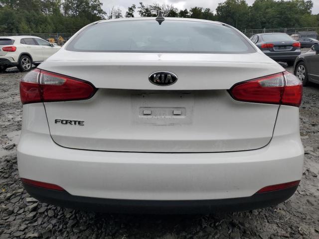 KNAFK4A68G5619471 - 2016 KIA FORTE LX WHITE photo 6