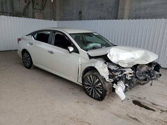 1N4BL4DV6PN306667 - 2023 NISSAN ALTIMA SV WHITE photo 4