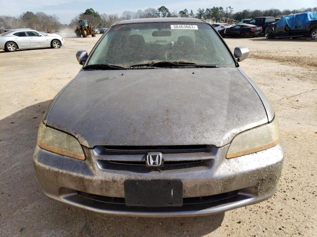 1HGCG1642YA053038 - 2000 HONDA ACCORD LX SILVER photo 5