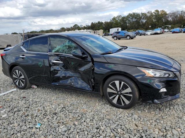 1N4BL4DVXKC107139 - 2019 NISSAN ALTIMA SV BLACK photo 4