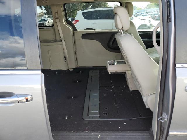 2C4RC1CG4GR193864 - 2016 CHRYSLER TOWN & COU TOURING L SILVER photo 11