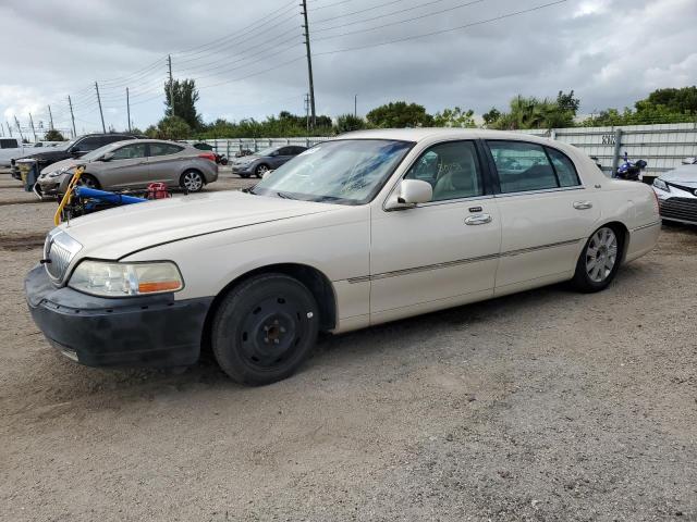 1LNHM85W23Y686689 - 2003 LINCOLN TOWN CARTIER L BEIGE photo 1