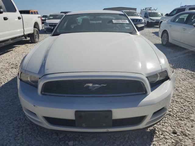 1ZVBP8AM1E5301646 - 2014 FORD MUSTANG WHITE photo 5