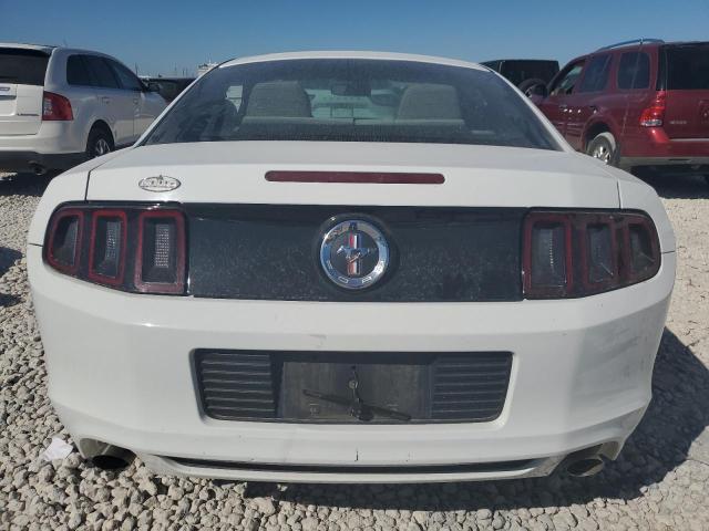 1ZVBP8AM1E5301646 - 2014 FORD MUSTANG WHITE photo 6