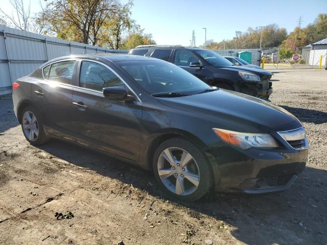 19VDE1F70DE004150 - 2013 ACURA ILX 20 TECH BLACK photo 4