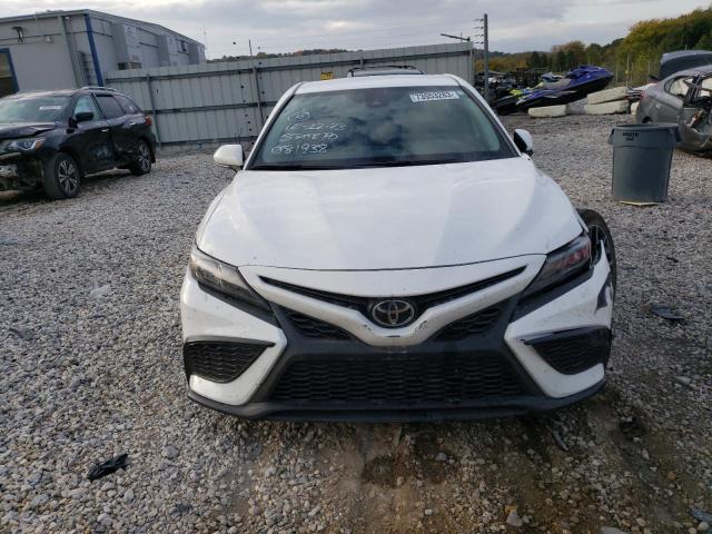 4T1T11AK4PU081938 - 2023 TOYOTA CAMRY SE NIGHT SHADE WHITE photo 5
