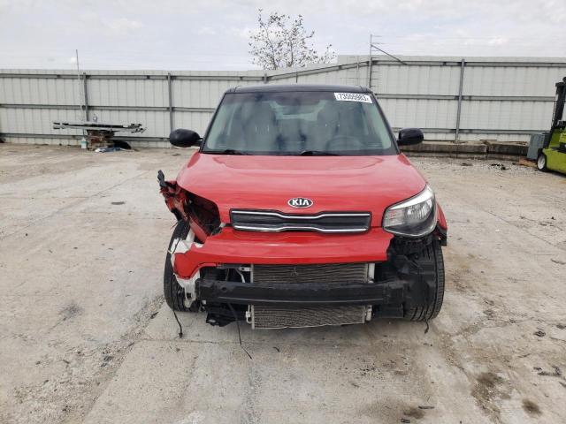 KNDJP3A51J7548366 - 2018 KIA SOUL + RED photo 5