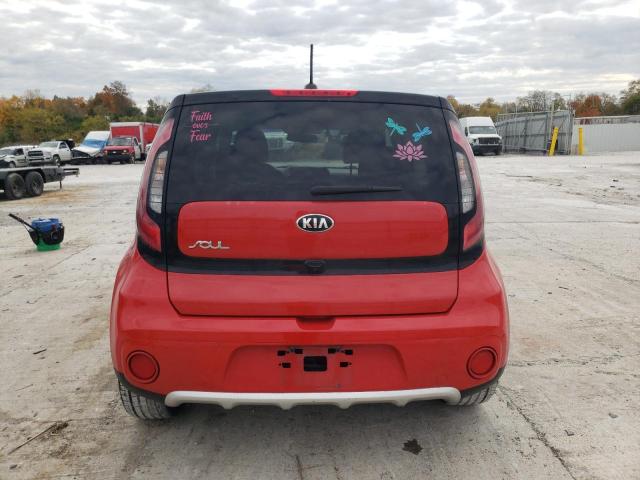 KNDJP3A51J7548366 - 2018 KIA SOUL + RED photo 6