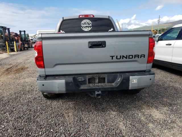 5TFEY5F14JX235666 - 2018 TOYOTA TUNDRA CREWMAX SR5 SILVER photo 6