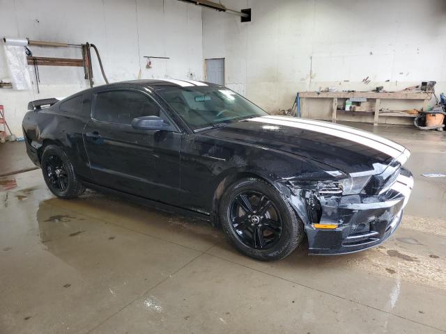 1ZVBP8AM8E5213970 - 2014 FORD MUSTANG BLACK photo 4