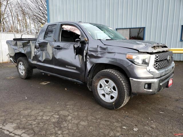 5TFUM5F17JX074642 - 2018 TOYOTA TUNDRA DOUBLE CAB SR/SR5 GRAY photo 4