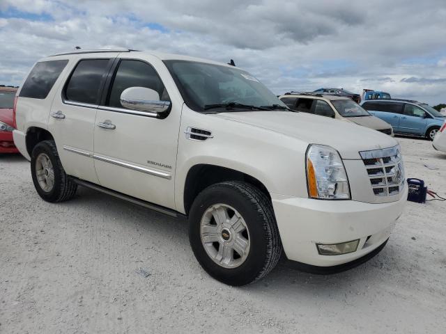 1GYS3CEF3BR142799 - 2011 CADILLAC ESCALADE PREMIUM WHITE photo 4