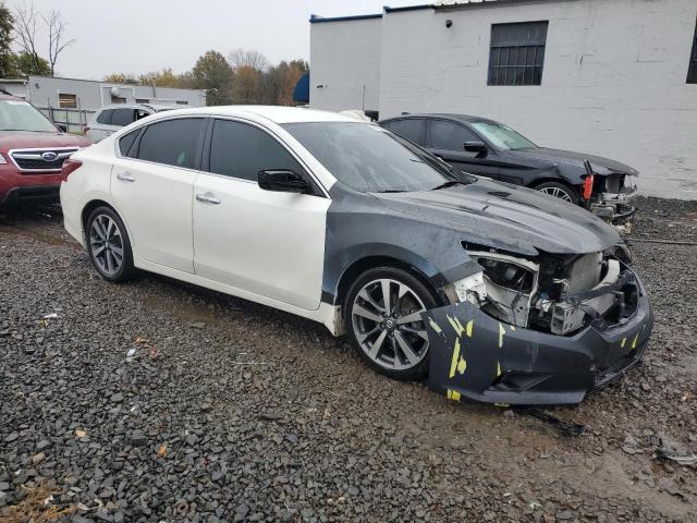 1N4AL3AP0HC134449 - 2017 NISSAN ALTIMA 2.5 WHITE photo 4