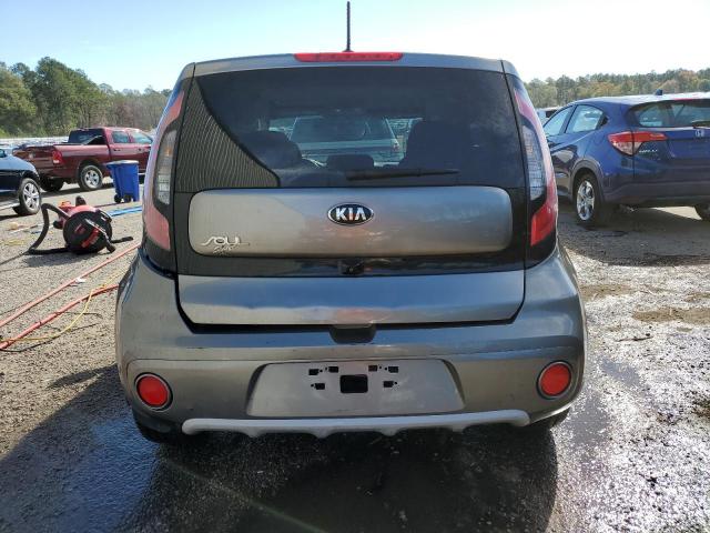 KNDJP3A52K7669439 - 2019 KIA SOUL + GRAY photo 6