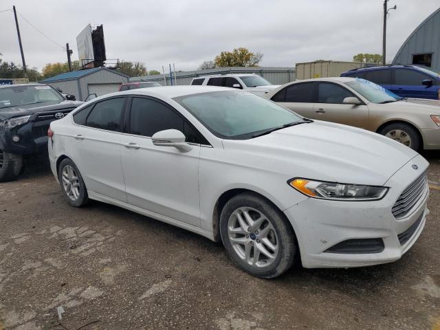 3FA6P0H7XGR151628 - 2016 FORD FUSION SE WHITE photo 4