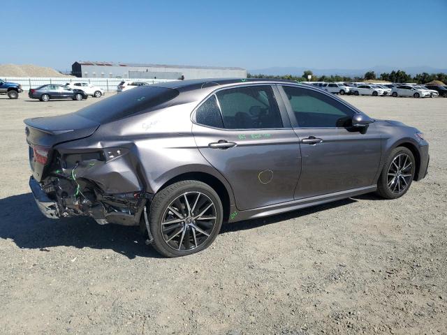 4T1T11AK6MU439245 - 2021 TOYOTA CAMRY SE GRAY photo 3