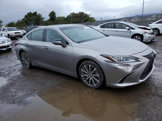 58AD21B19LU010275 - 2020 LEXUS ES 300H SILVER photo 4