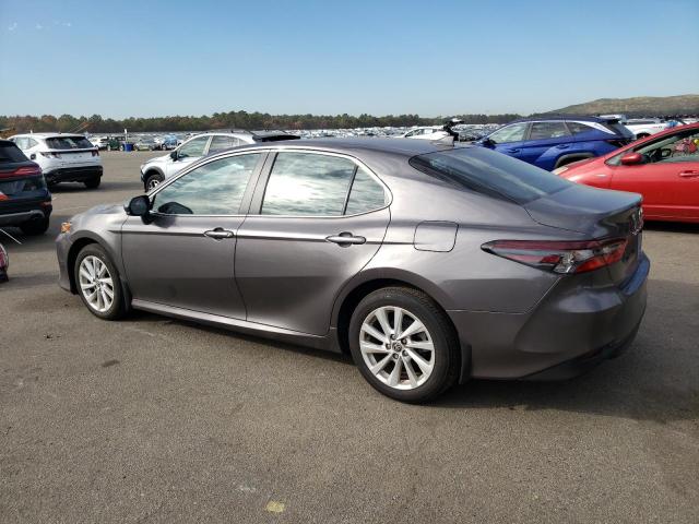 4T1C11AK2PU772627 - 2023 TOYOTA CAMRY LE GRAY photo 2