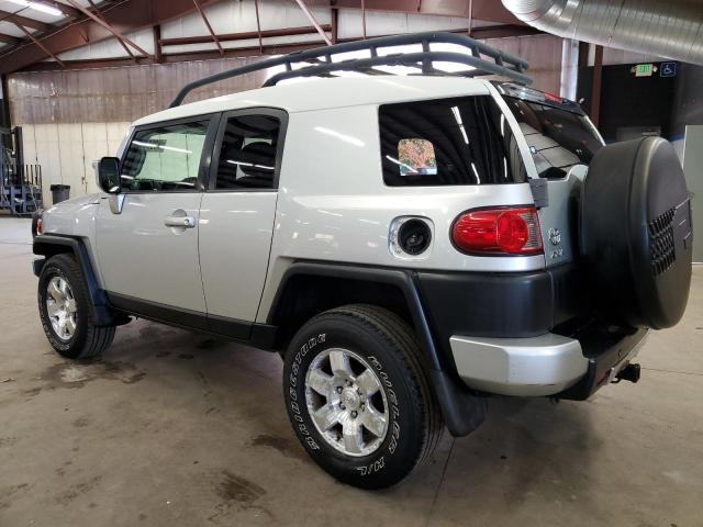 JTEBU11F670082411 - 2007 TOYOTA FJ CRUISER SILVER photo 2