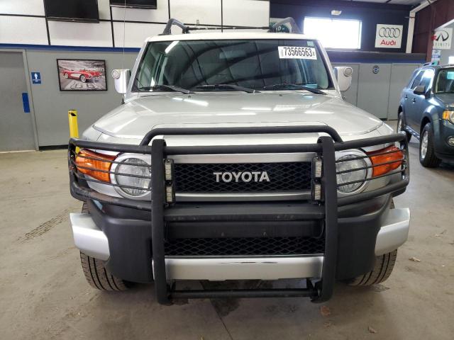 JTEBU11F670082411 - 2007 TOYOTA FJ CRUISER SILVER photo 5