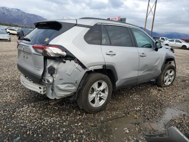 2T3P1RFV4KW019913 - 2019 TOYOTA RAV4 XLE SILVER photo 3