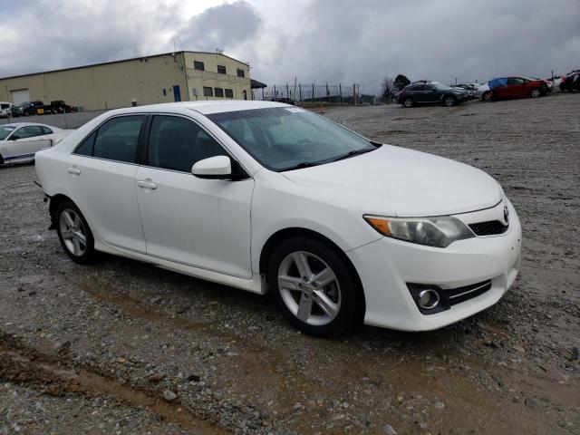 4T1BF1FK2EU426922 - 2014 TOYOTA CAMRY L/SE L WHITE photo 4