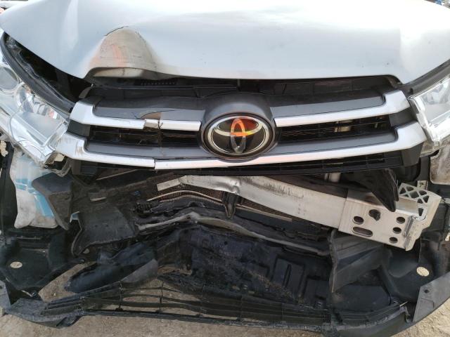 5TDZZRFH5KS302348 - 2019 TOYOTA HIGHLANDER LE SILVER photo 12