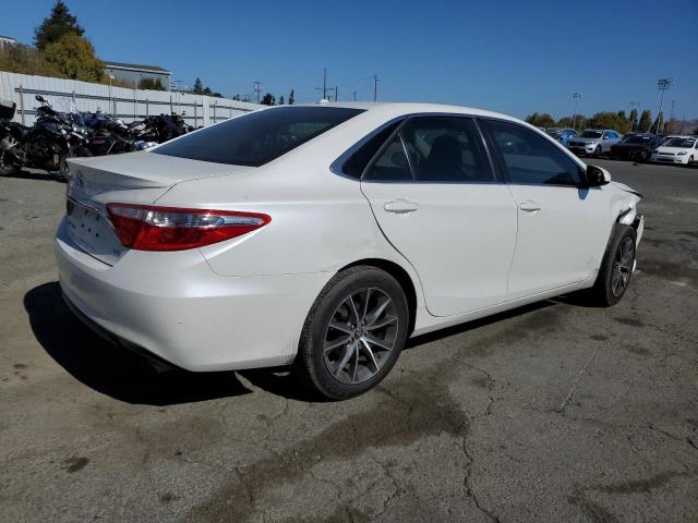 4T1BF1FK5HU329511 - 2017 TOYOTA CAMRY LE WHITE photo 3