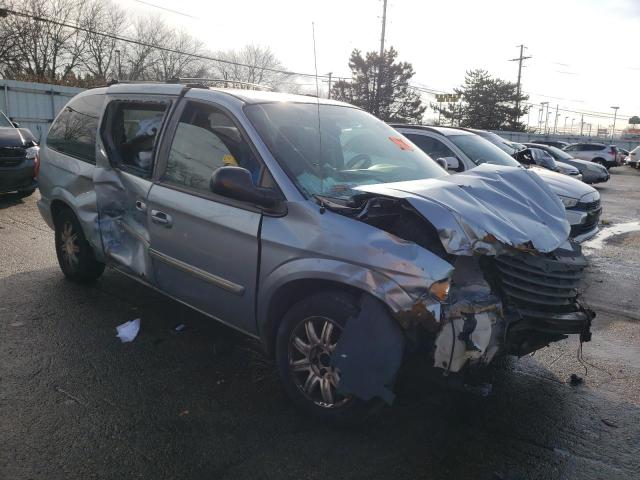 2C4GP54L55R453832 - 2005 CHRYSLER TOWN & COU TOURING ლურჯი ფოტო 4