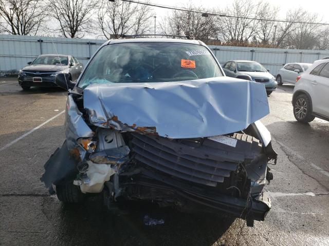 2C4GP54L55R453832 - 2005 CHRYSLER TOWN & COU TOURING ლურჯი ფოტო 5