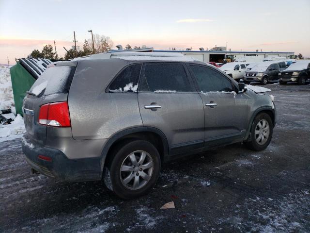 5XYKTDA25CG218344 - 2012 KIA SORENTO BASE GRAY photo 3