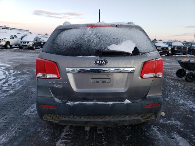 5XYKTDA25CG218344 - 2012 KIA SORENTO BASE GRAY photo 6