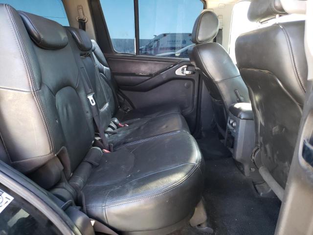 5N1AR18U85C725449 - 2005 NISSAN PATHFINDER LE BLACK photo 11