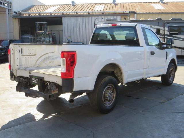 1FTBF2A63JEC79955 - 2018 FORD F250 SUPER DUTY WHITE photo 3