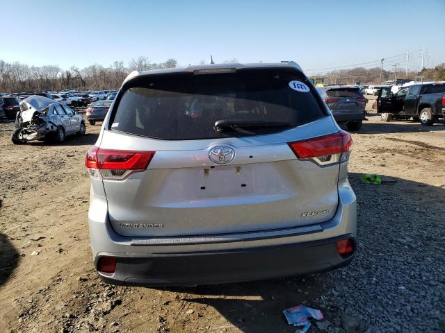 5TDJZRFHXKS587965 - 2019 TOYOTA HIGHLANDER SE SILVER photo 6