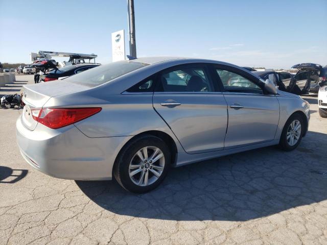 5NPEB4AC4CH411649 - 2012 HYUNDAI SONATA GLS SILVER photo 3