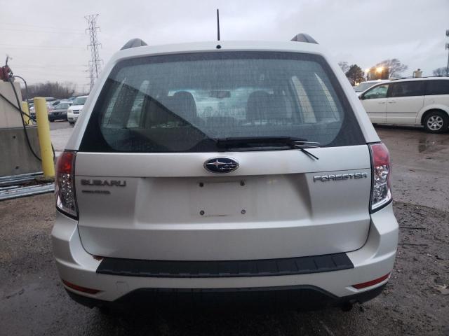 JF2SH6BC6AH772972 - 2010 SUBARU FORESTER XS Weiß Foto 6