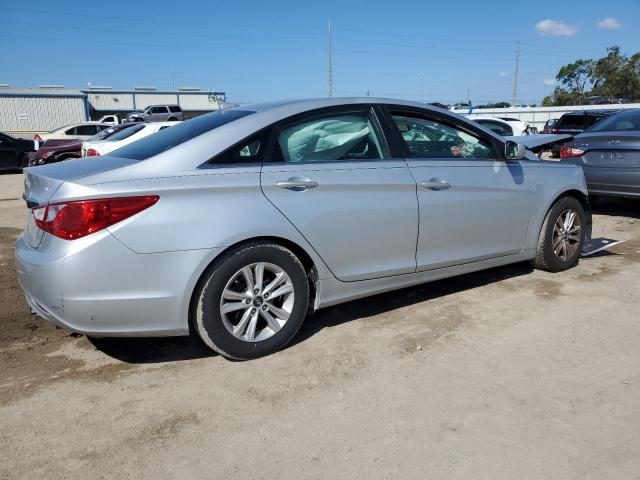 5NPEB4AC7DH804868 - 2013 HYUNDAI SONATA GLS SILVER photo 3