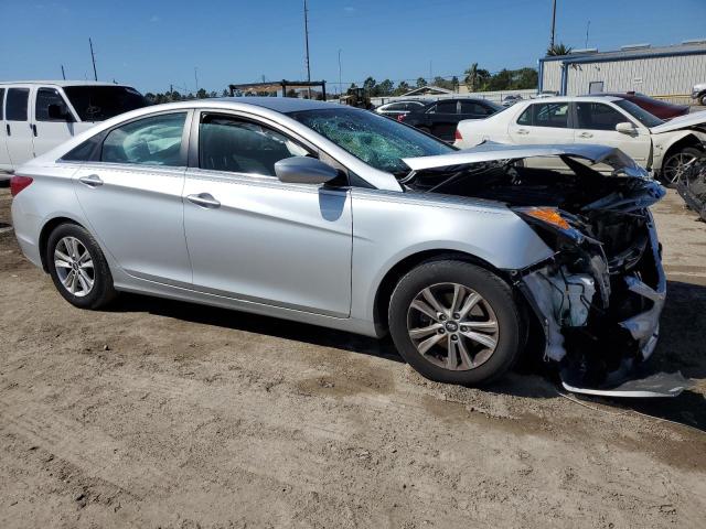 5NPEB4AC7DH804868 - 2013 HYUNDAI SONATA GLS SILVER photo 4