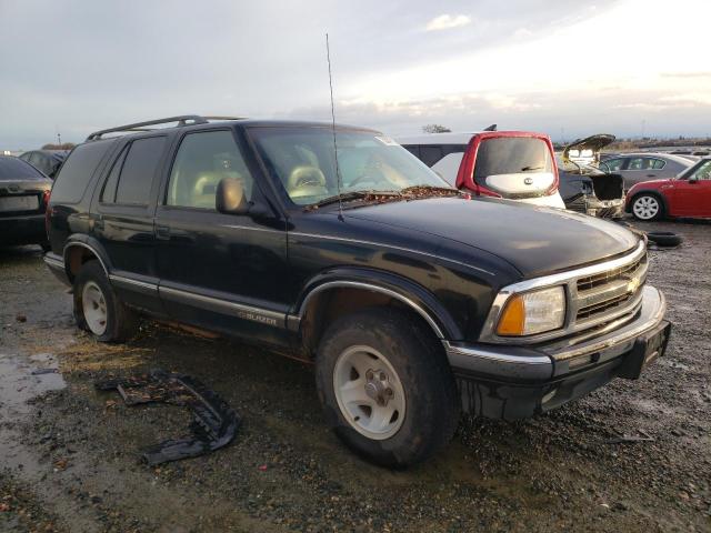 1GNCS13W5T2150246 - 1996 CHEVROLET BLAZER BLACK photo 4