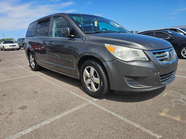 2V4RW3D15AR281705 - 2010 VOLKSWAGEN ROUTAN SE CHARCOAL photo 2