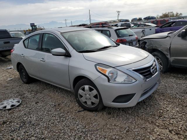 3N1CN7AP6JL833182 - 2018 NISSAN VERSA S SILVER photo 4