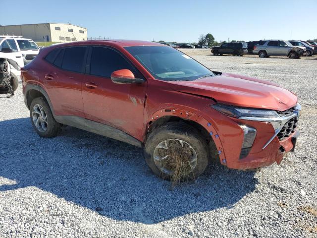 KL77LFE28RC066422 - 2024 CHEVROLET TRAX LS ORANGE photo 4