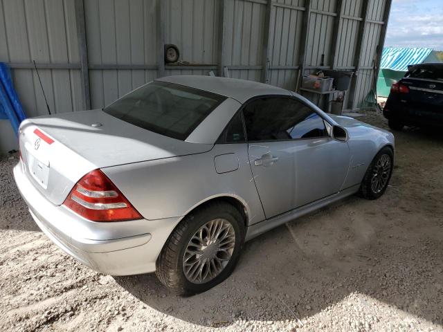 WDBKK49F71F217267 - 2001 MERCEDES-BENZ SLK 230 KOMPRESSOR SILVER photo 3