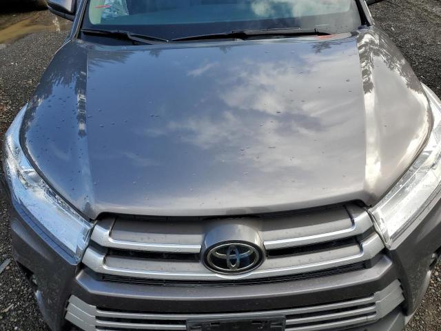 5TDJZRFH6KS928231 - 2019 TOYOTA HIGHLANDER SE GRAY photo 11