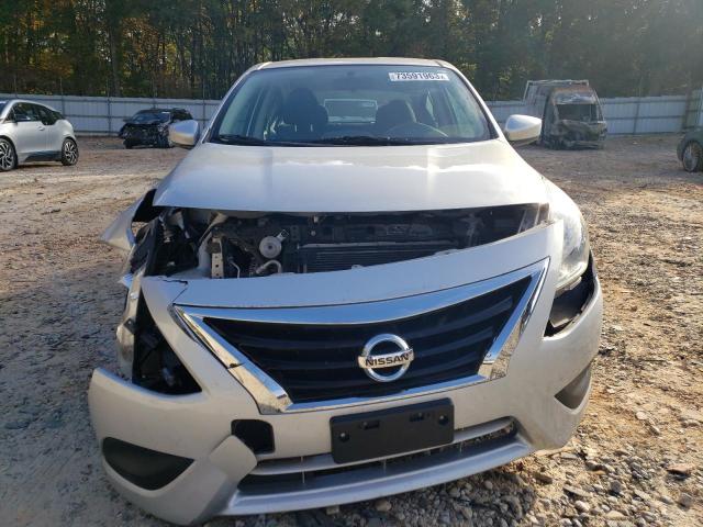 3N1CN7AP9JL865642 - 2018 NISSAN VERSA S SILVER photo 5