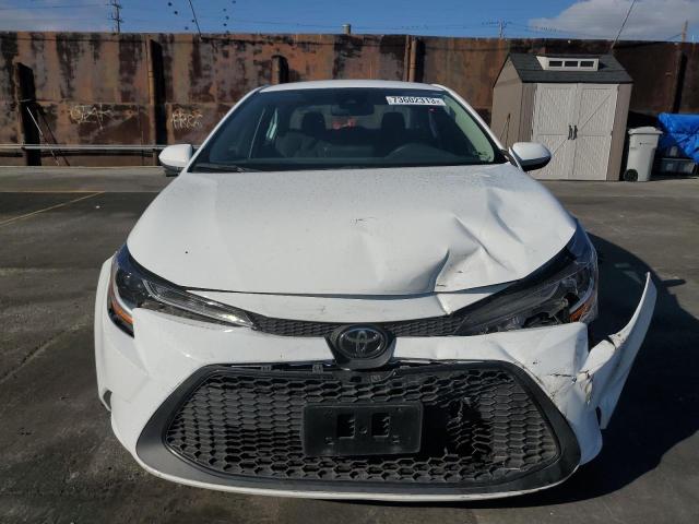 5YFEPMAEXNP316067 - 2022 TOYOTA COROLLA LE WHITE photo 5