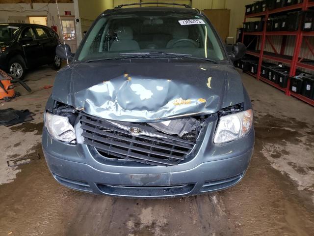 1A4GP45R66B734089 - 2006 CHRYSLER TOWN & COU BLUE photo 5